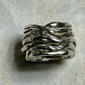 Elegant 925 Silver Wave Ring Size 7